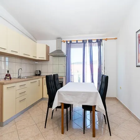 Appartamento By The Sea - 694