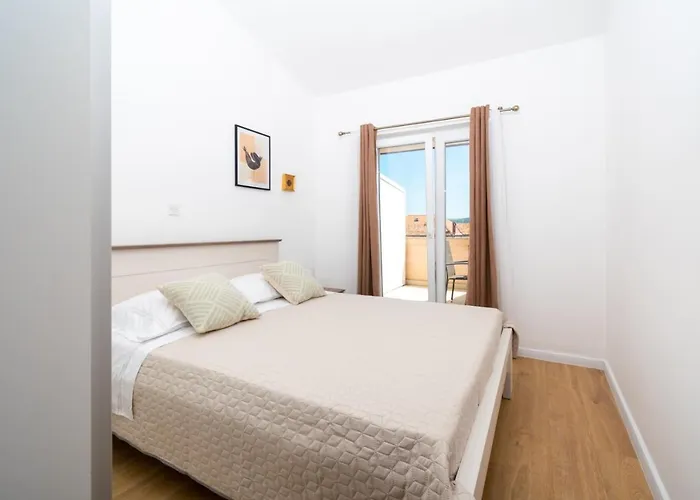 By The Sea - 694 Pašman